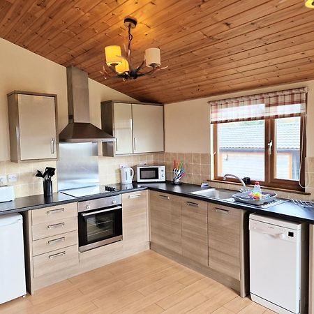 Villa Lomond 5 With Private Hot Tub - Fife - Loch Leven - Lomond Hills - Pet Friendly à Kelty Extérieur photo