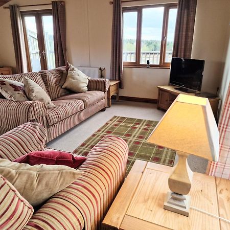 Villa Lomond 5 With Private Hot Tub - Fife - Loch Leven - Lomond Hills - Pet Friendly à Kelty Extérieur photo