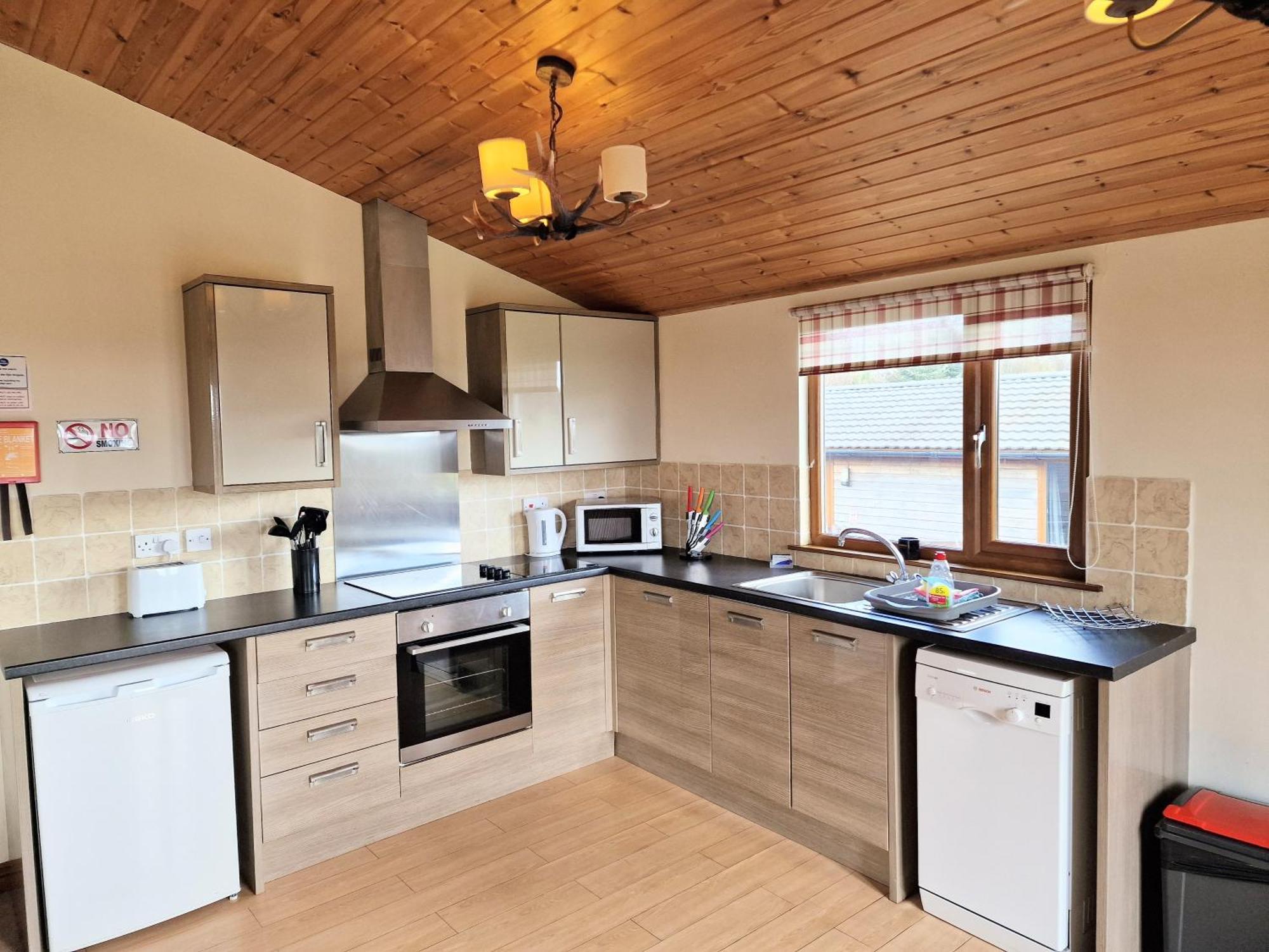 Villa Lomond 5 With Private Hot Tub - Fife - Loch Leven - Lomond Hills - Pet Friendly à Kelty Extérieur photo