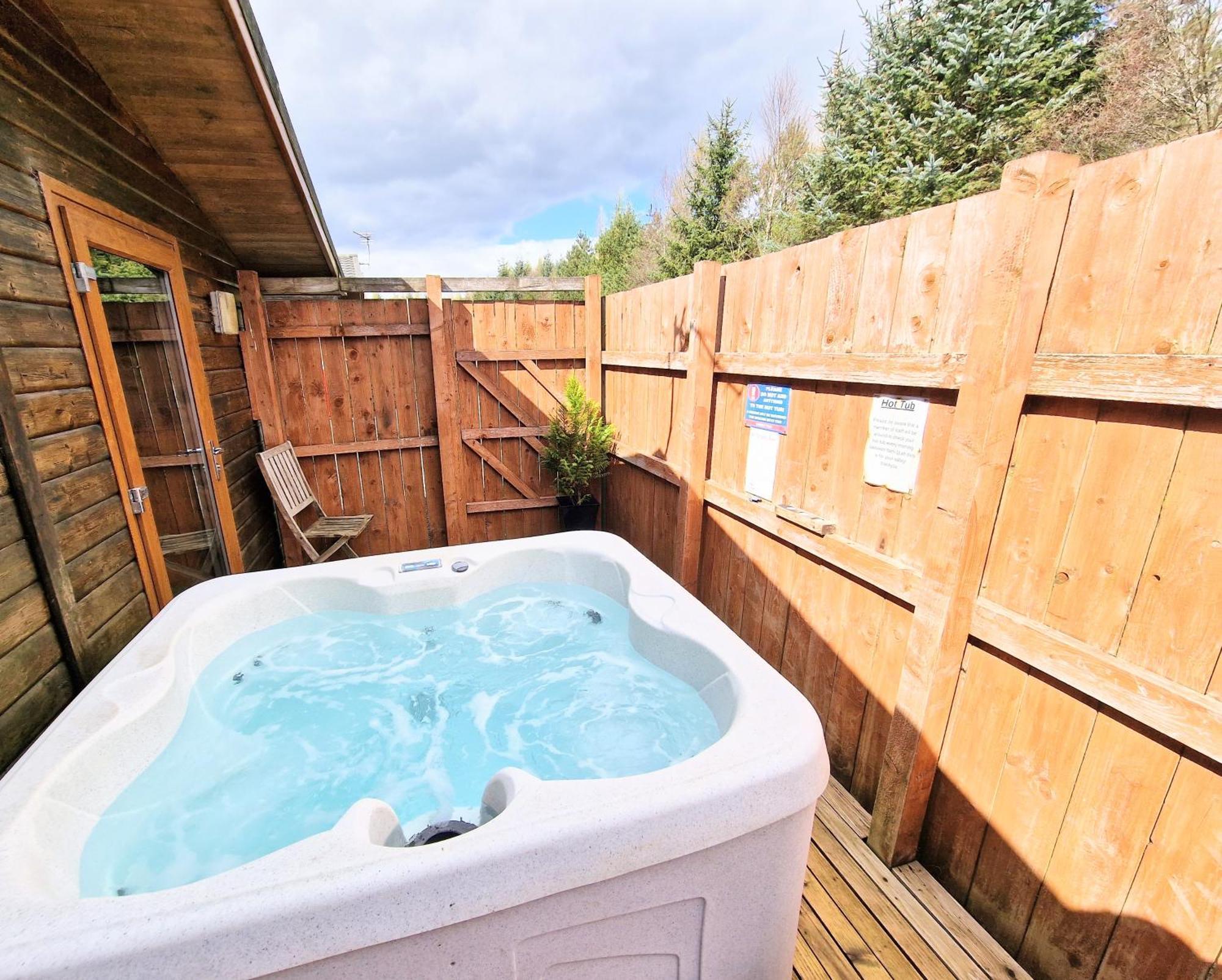 Villa Lomond 5 With Private Hot Tub - Fife - Loch Leven - Lomond Hills - Pet Friendly à Kelty Extérieur photo