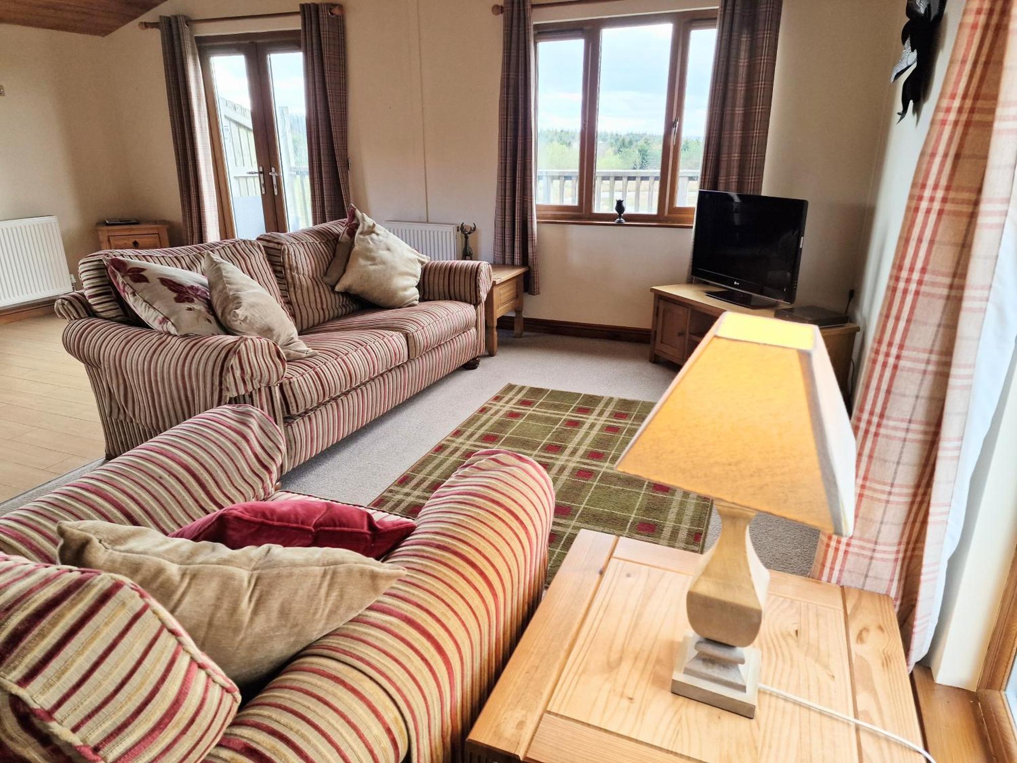 Villa Lomond 5 With Private Hot Tub - Fife - Loch Leven - Lomond Hills - Pet Friendly à Kelty Extérieur photo