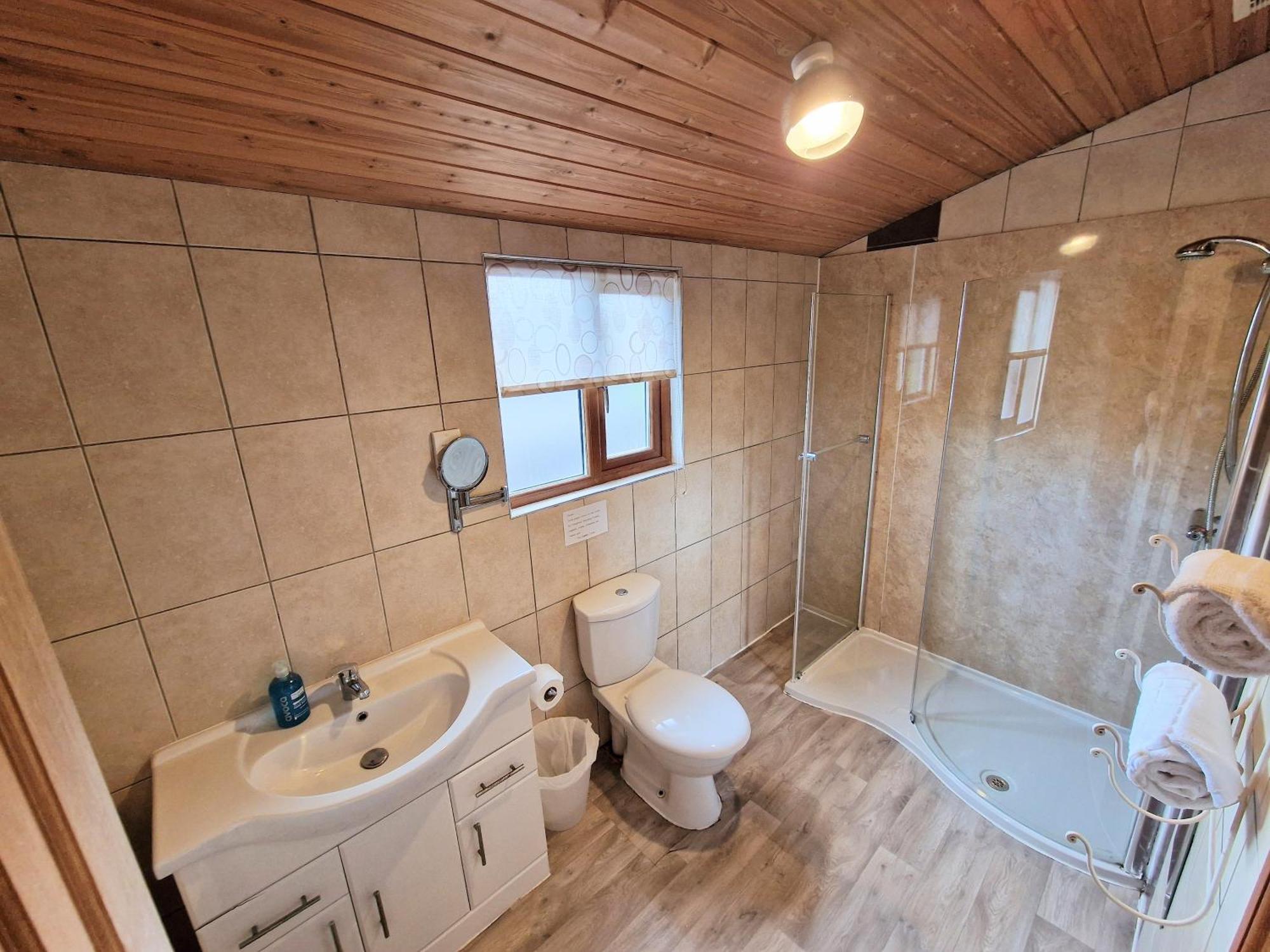 Villa Lomond 5 With Private Hot Tub - Fife - Loch Leven - Lomond Hills - Pet Friendly à Kelty Extérieur photo