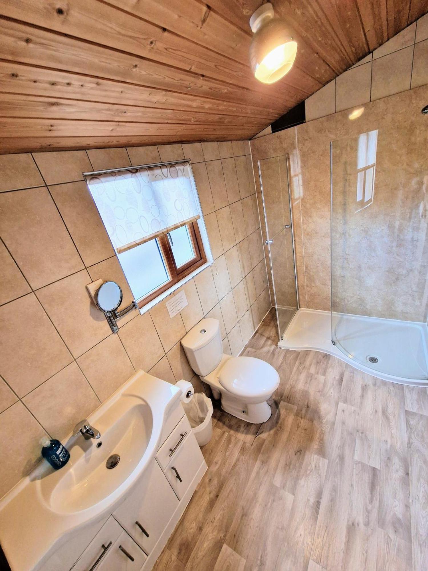 Villa Lomond 5 With Private Hot Tub - Fife - Loch Leven - Lomond Hills - Pet Friendly à Kelty Extérieur photo